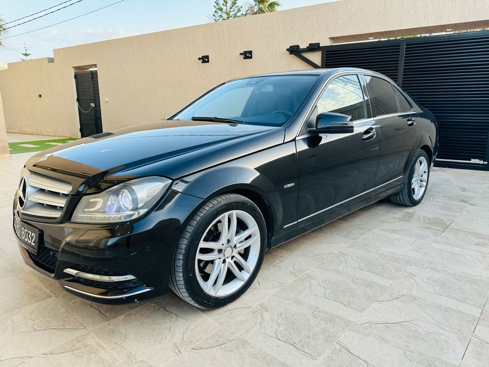Mercedes-Benz Classe C à Tunis - Photo 1