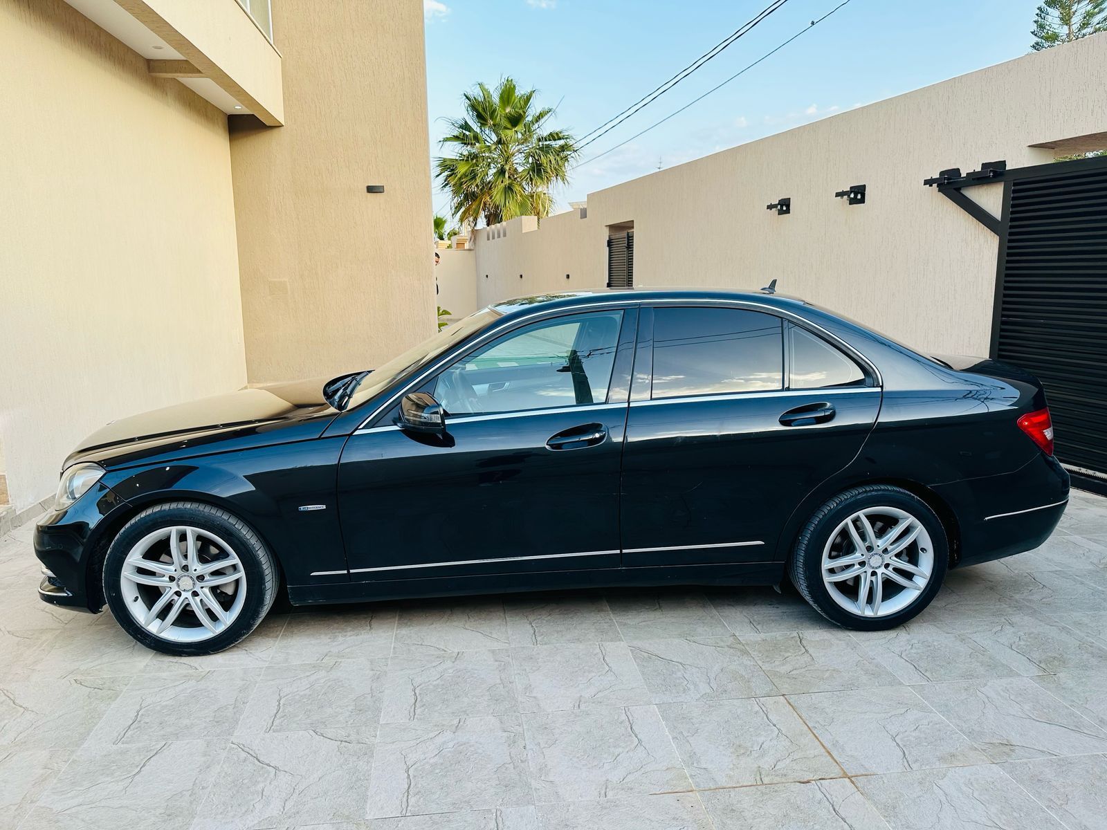 Mercedes-Benz Classe C à Tunis - Photo 2