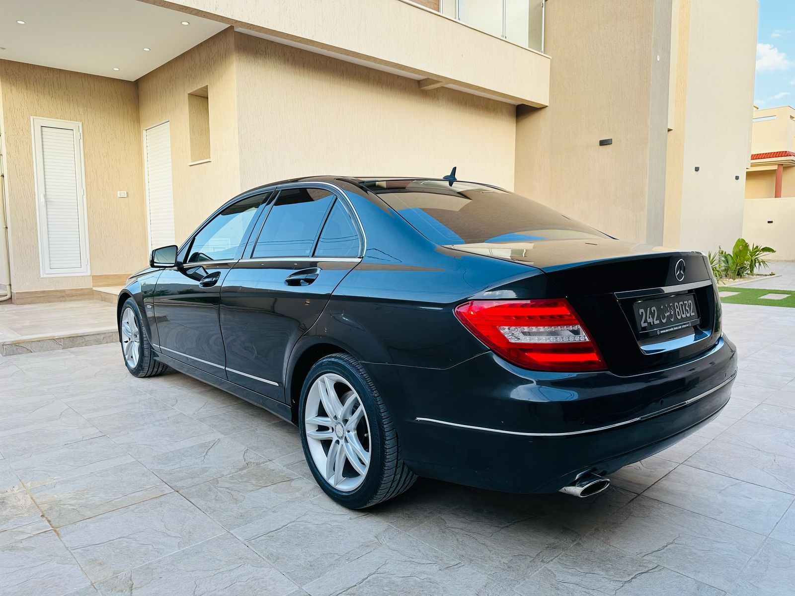 Mercedes-Benz Classe C à Tunis - Photo 4