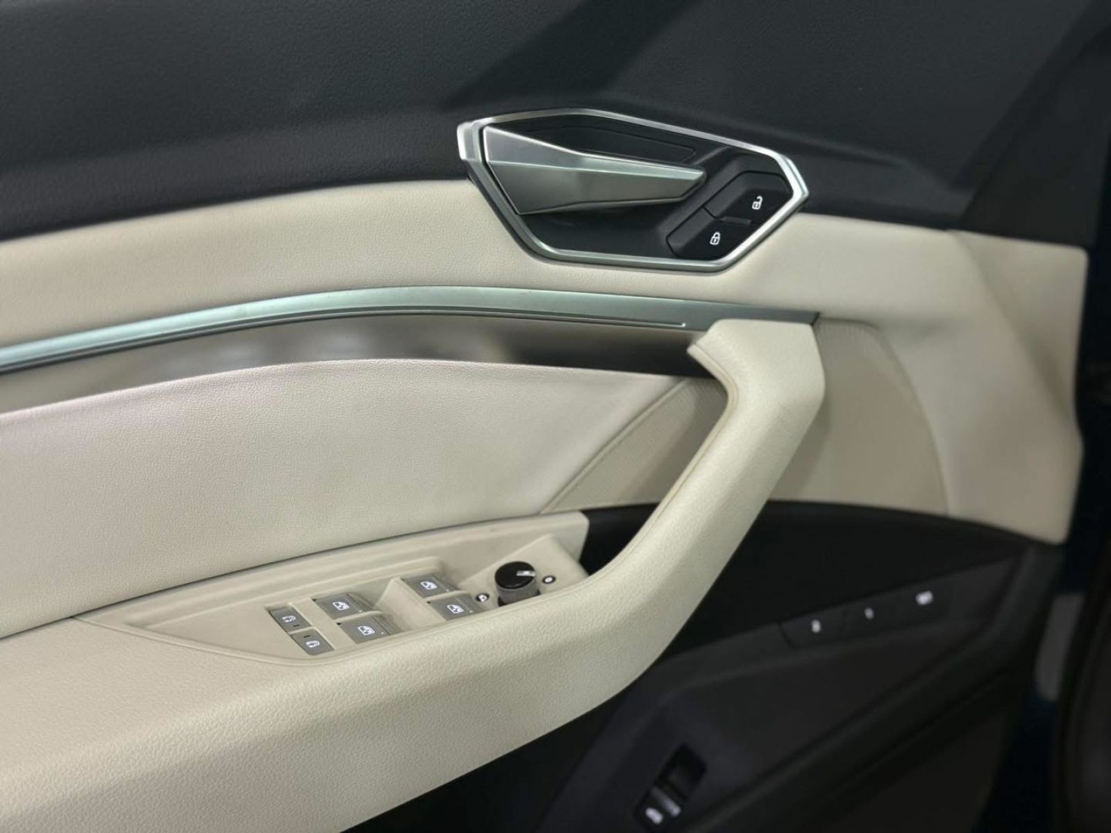 Audi E-tron à Ben Arous - Photo 10