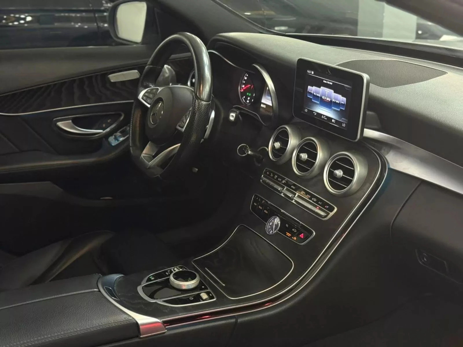 Mercedes-Benz Classe C à Ben Arous - Photo 9