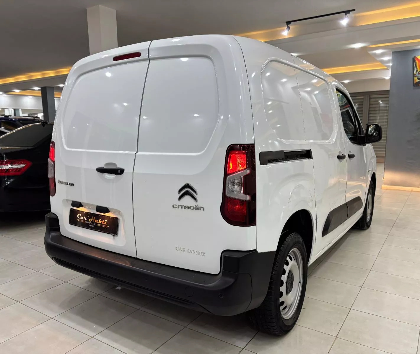 Citroën Berlingo BVA 5 places à Tunis - Photo 4
