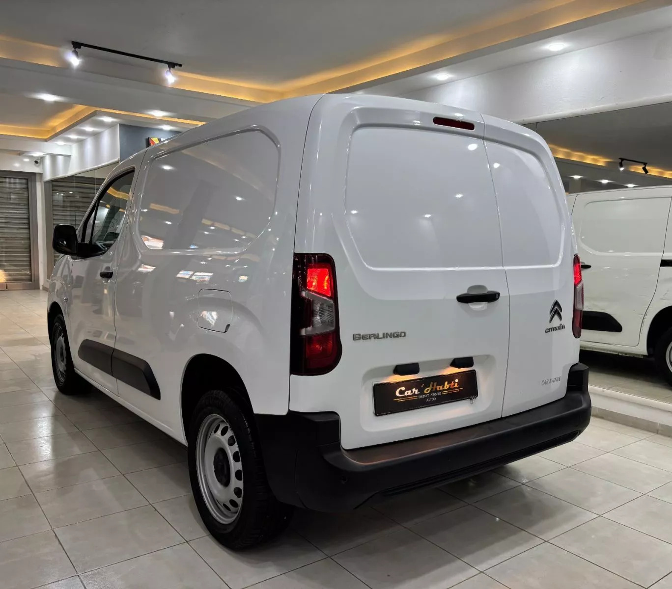 Citroën Berlingo BVA 5 places à Tunis - Photo 5