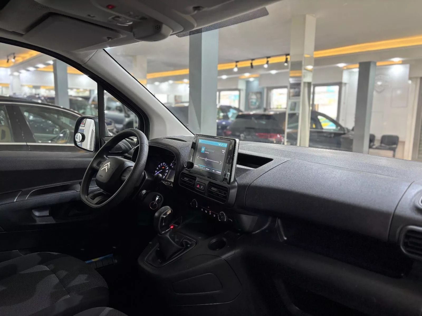 Citroën Berlingo BVA 5 places à Tunis - Photo 9