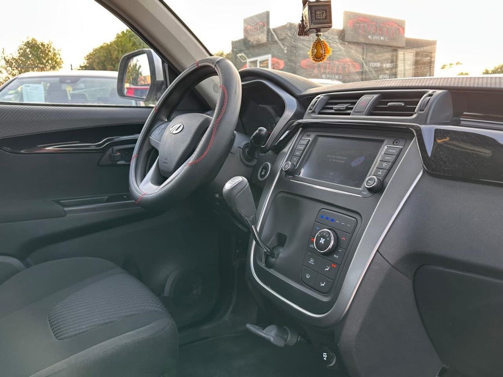 Mahindra KUV 100 K8 à Tunis - Photo 10