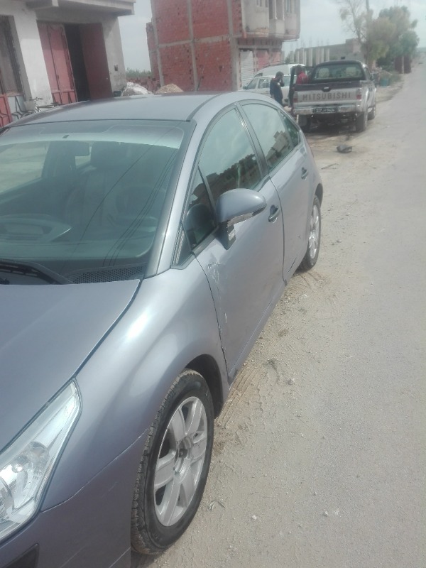 Citroen C4 Essence 2006 à Kasserine - Photo 3