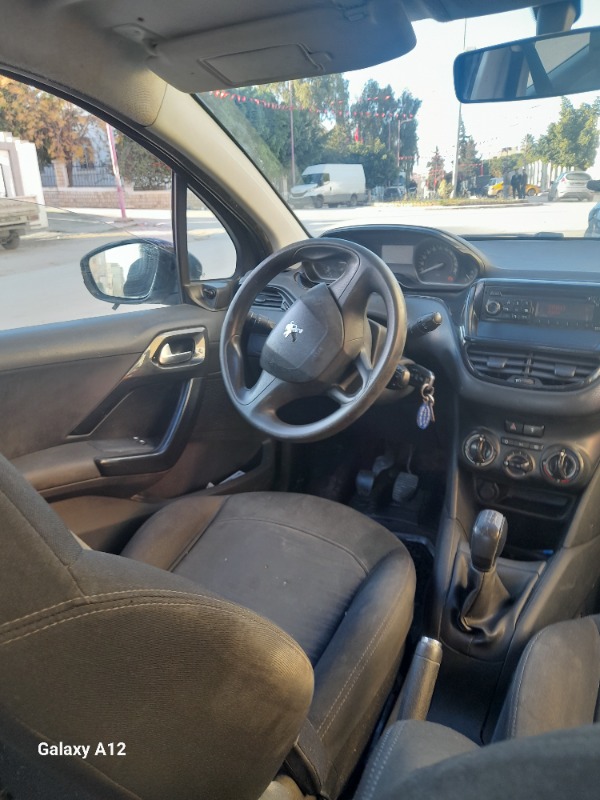 Peugeot 208 Essence 2018 à Ariana - Photo 6