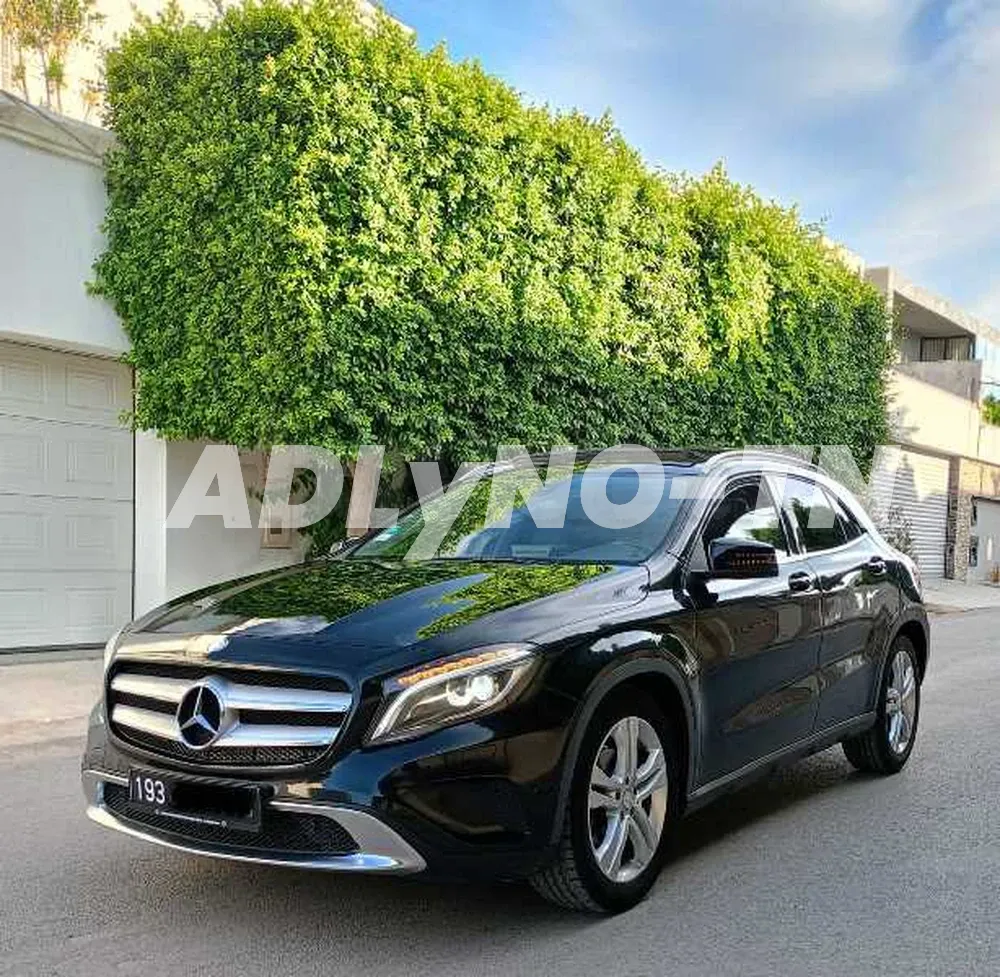 MERCEDES GLA 180 Ann 2016 à Ariana - Photo 4