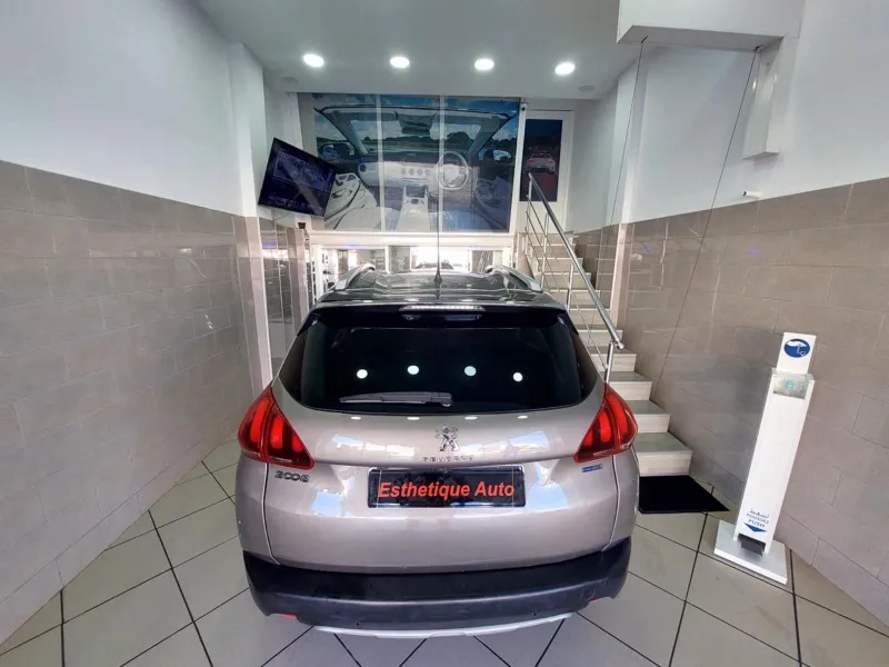 Peugeot 2008 Essence 2017 à Ariana - Photo 5