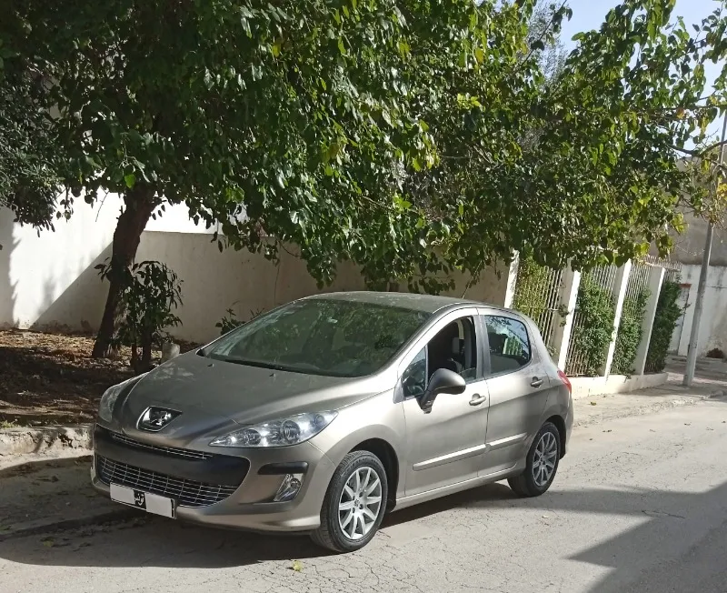Peugeot 308 : mod 2011 ess 1.4 T.B état orgn com neuf Tel:54 607 492. à Ariana - Photo 1