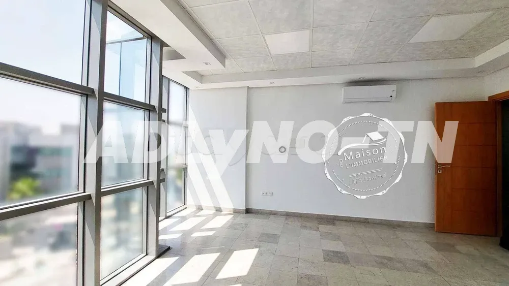 A louer immeuble bien entretenu 2600 m² au Lac 3 à Tunis - Photo 4