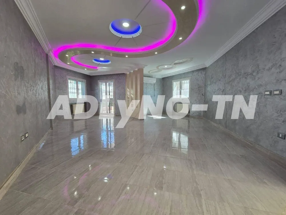 Villa de 400 m² sur un terrain de 597 m² à Ben Arous - Photo 2