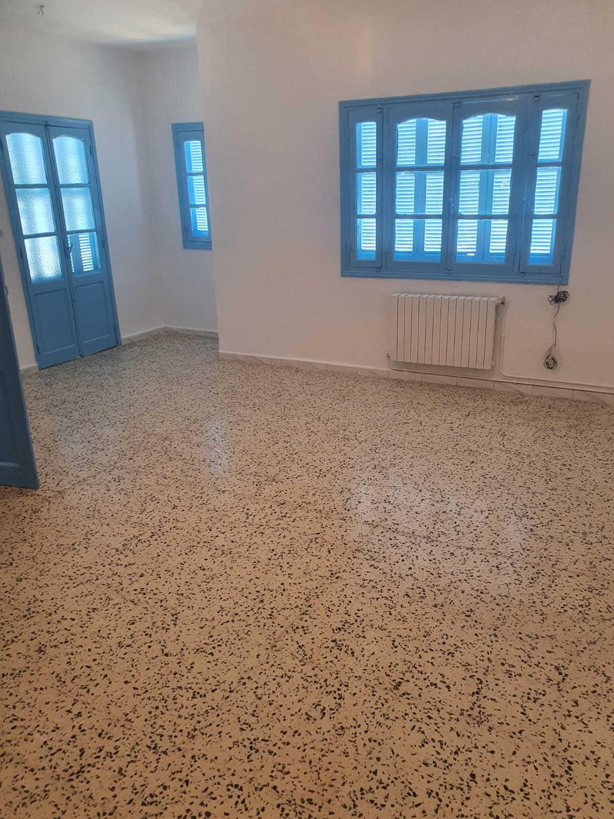    Villa de 2 viveaux à el à Tunis - Photo 2