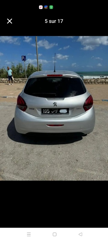 Peugeot 208 Essence 2017 à Ben Arous - Photo 8
