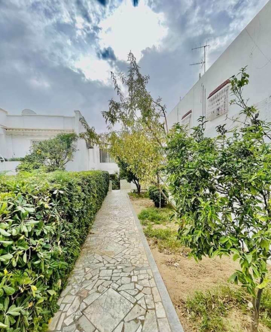  A louer un local commercial de 20m2 mourouj 5/6 