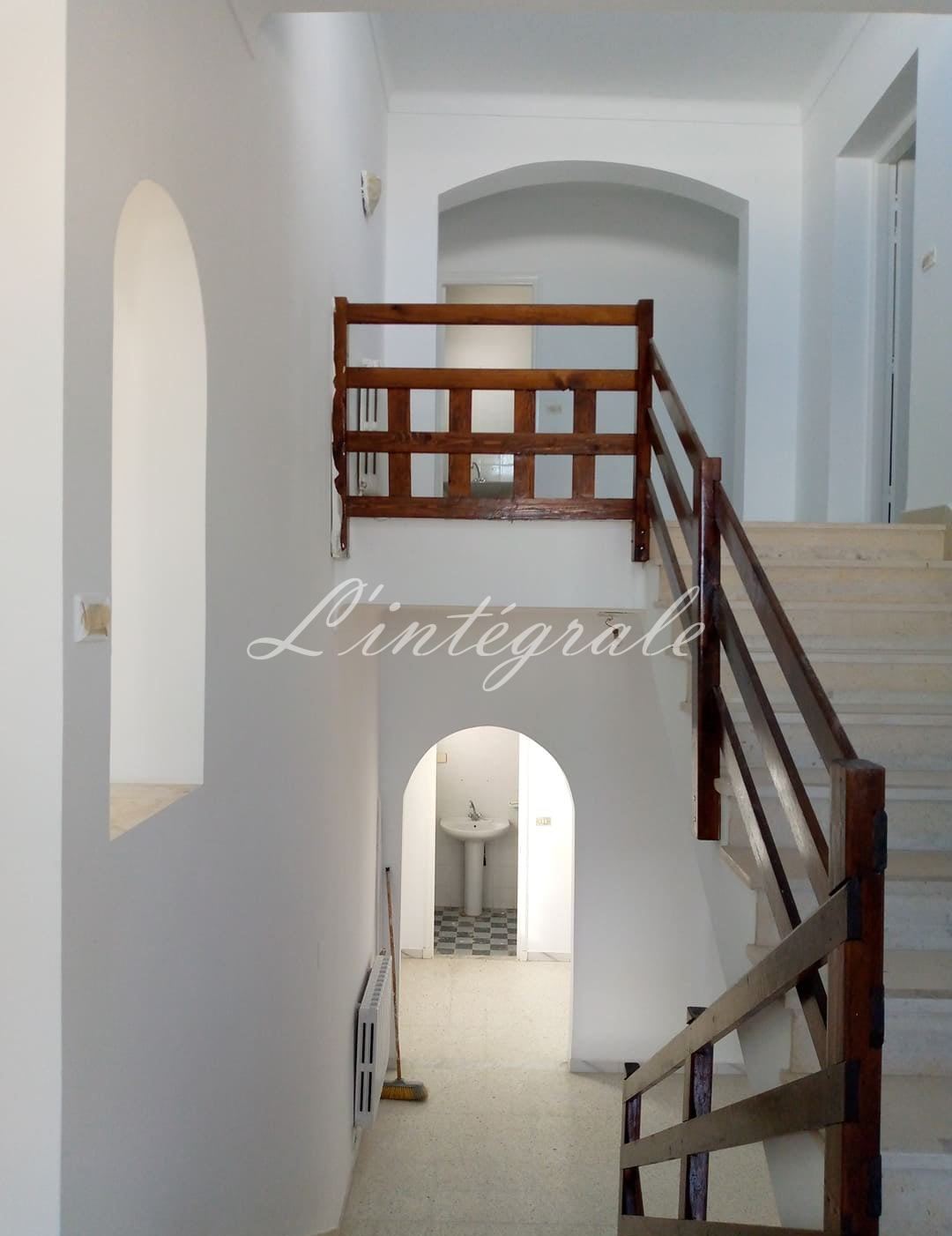    Villa 2 niveaux pour hab à Tunis - Photo 2
