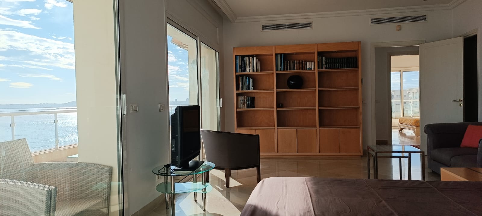    Bel appartement s3 front à Tunis - Photo 4