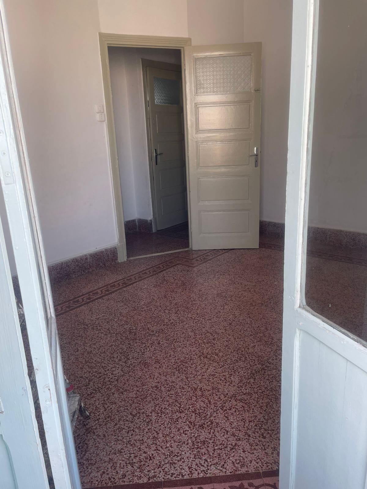    S2 vide au centre vile à Tunis - Photo 1