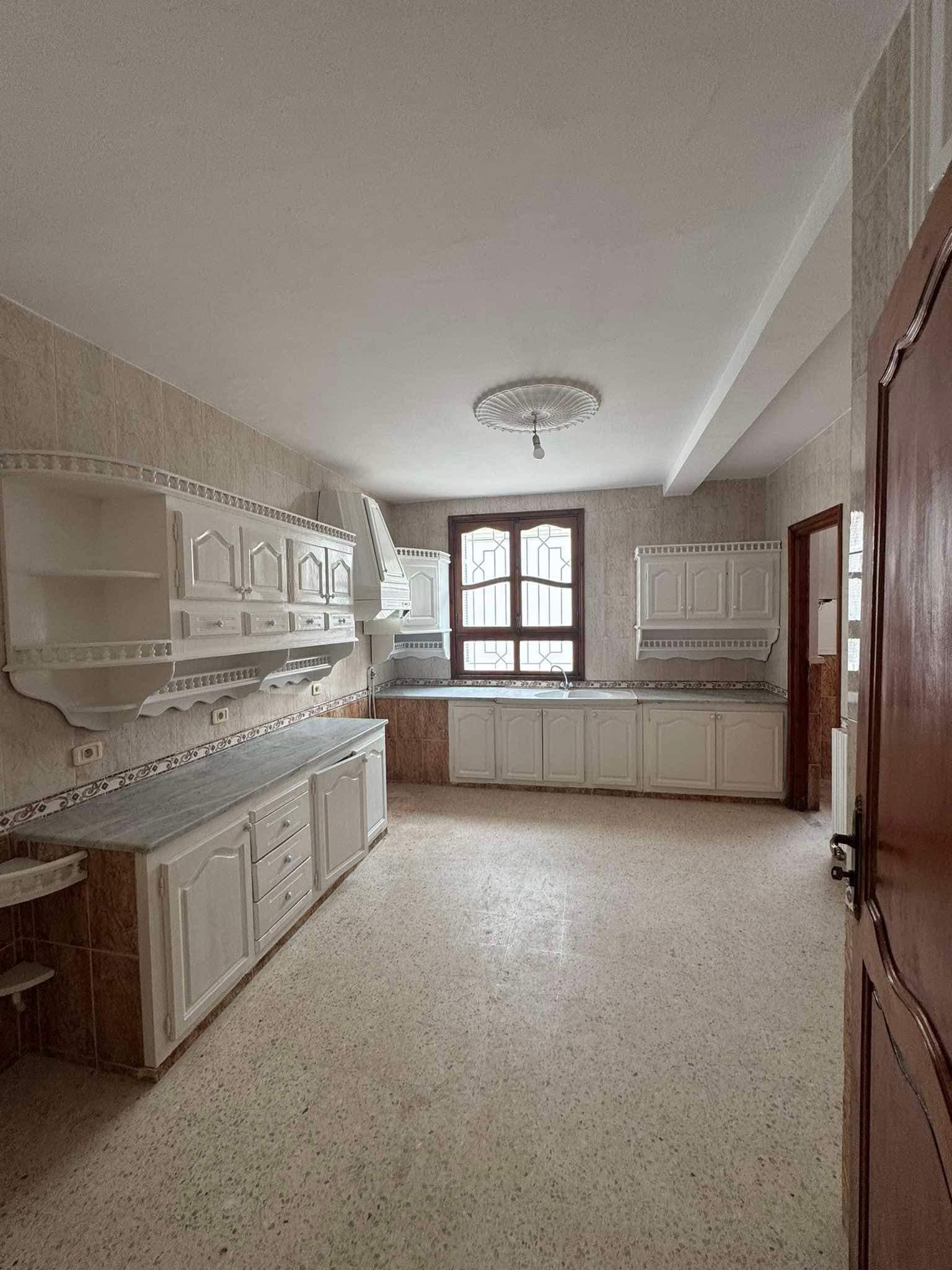    Etage de villa s4 avec t à Ariana - Photo 3
