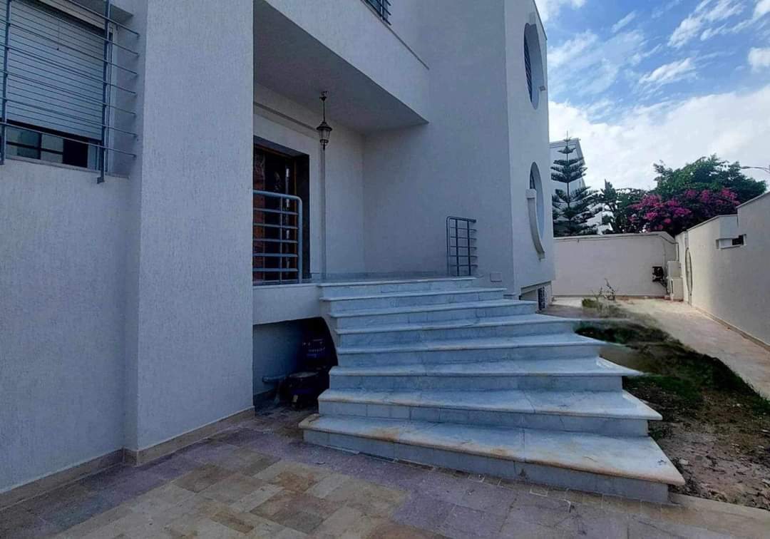   Villa a usage bureautiqu à Tunis - Photo 1