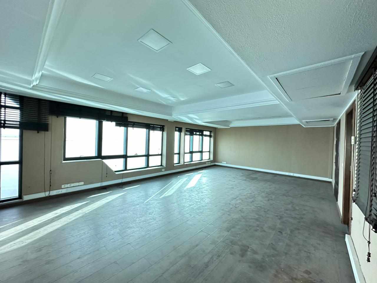    Immeuble 5400 m renové a à Tunis - Photo 2