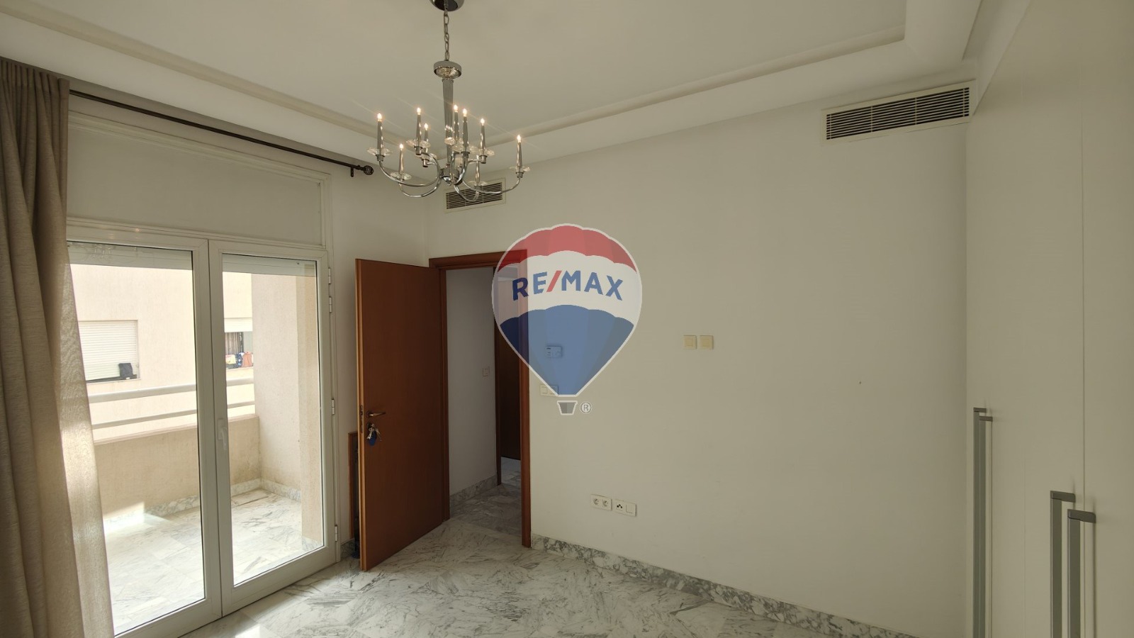    Appartement s3 meublé au à Tunis - Photo 2