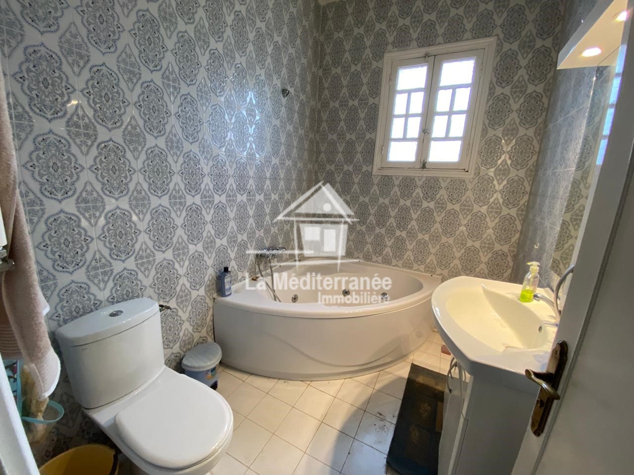   Une villa sur deux nivea à Tunis - Photo 2