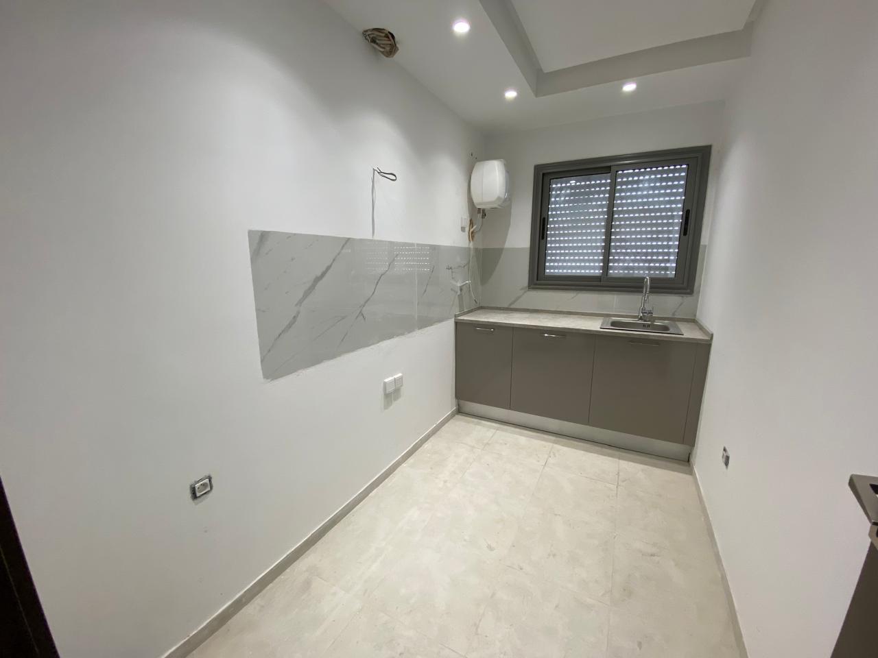    Des bureaux neufs à bayr à Tunis - Photo 3