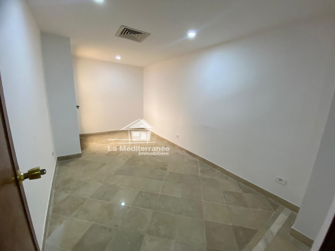    Bureaux s3 à Tunis - Photo 3