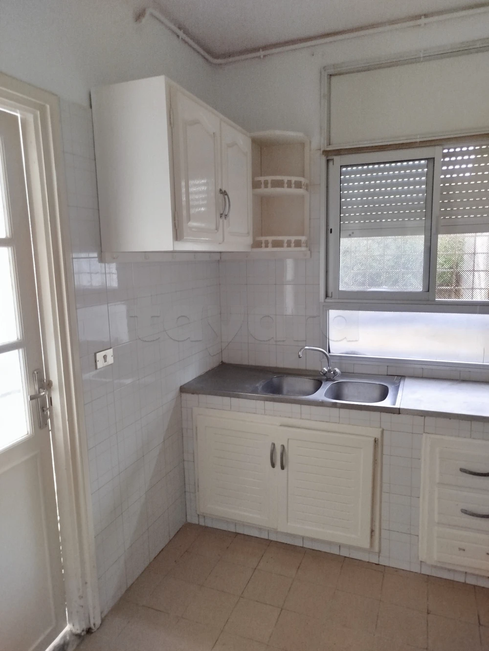  Borj cedria à louer un Appartement haut standing ; Salon + Salle de séjour +3 pièces + 1 salles de bains 