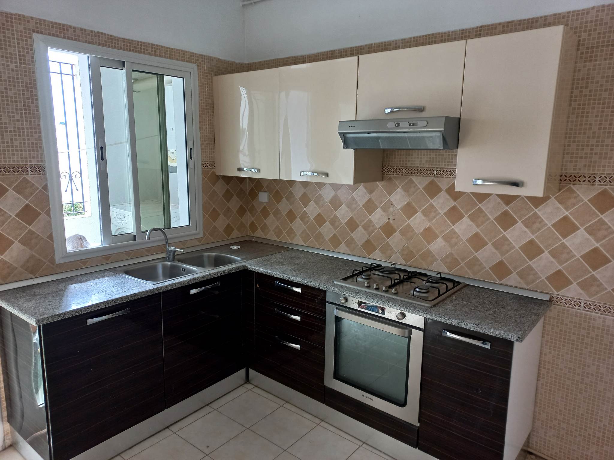  Super bureau 1700 m² en open space au lac 3kram 