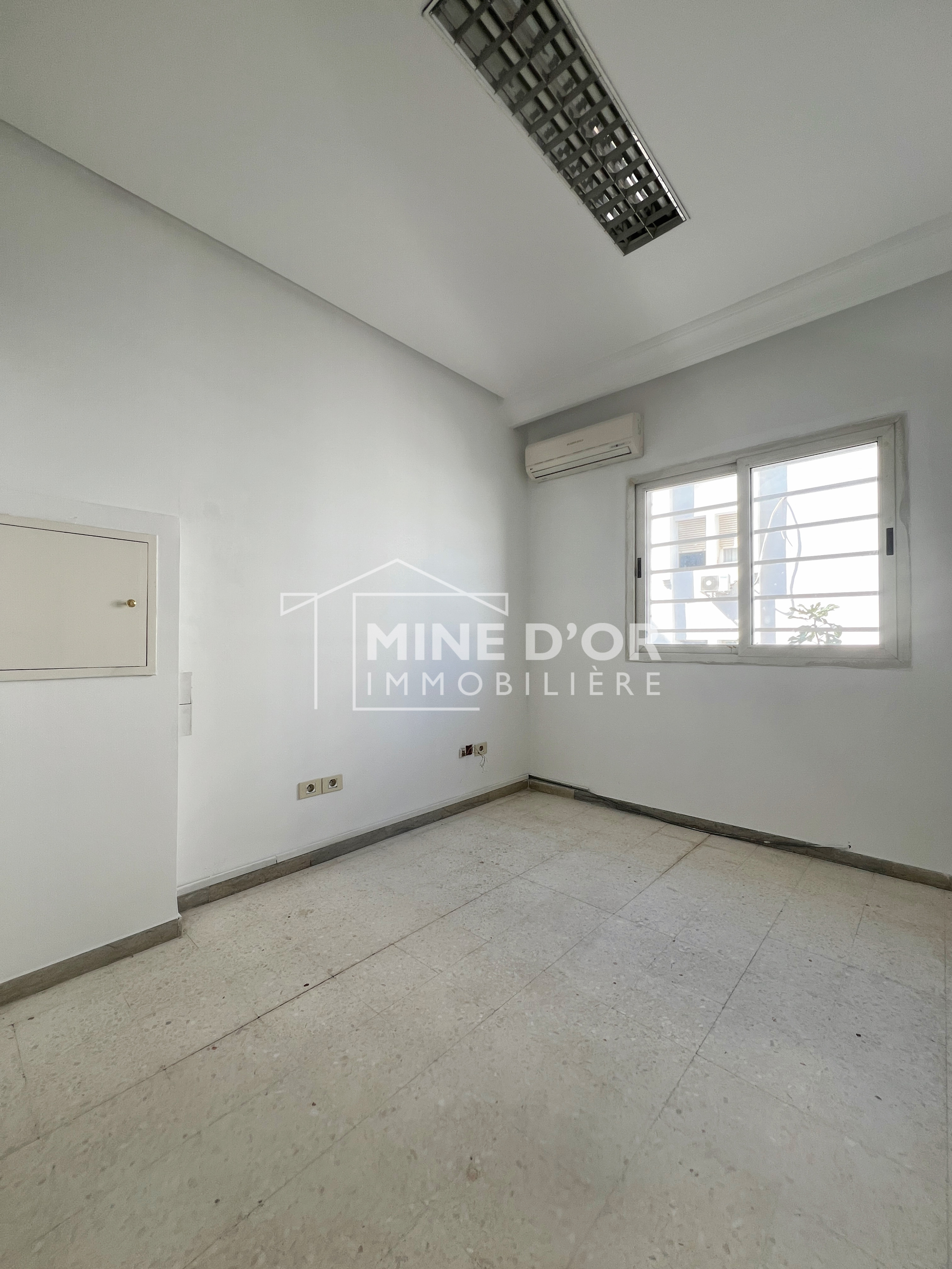    Bureau spacieux 200 m a à Tunis - Photo 4