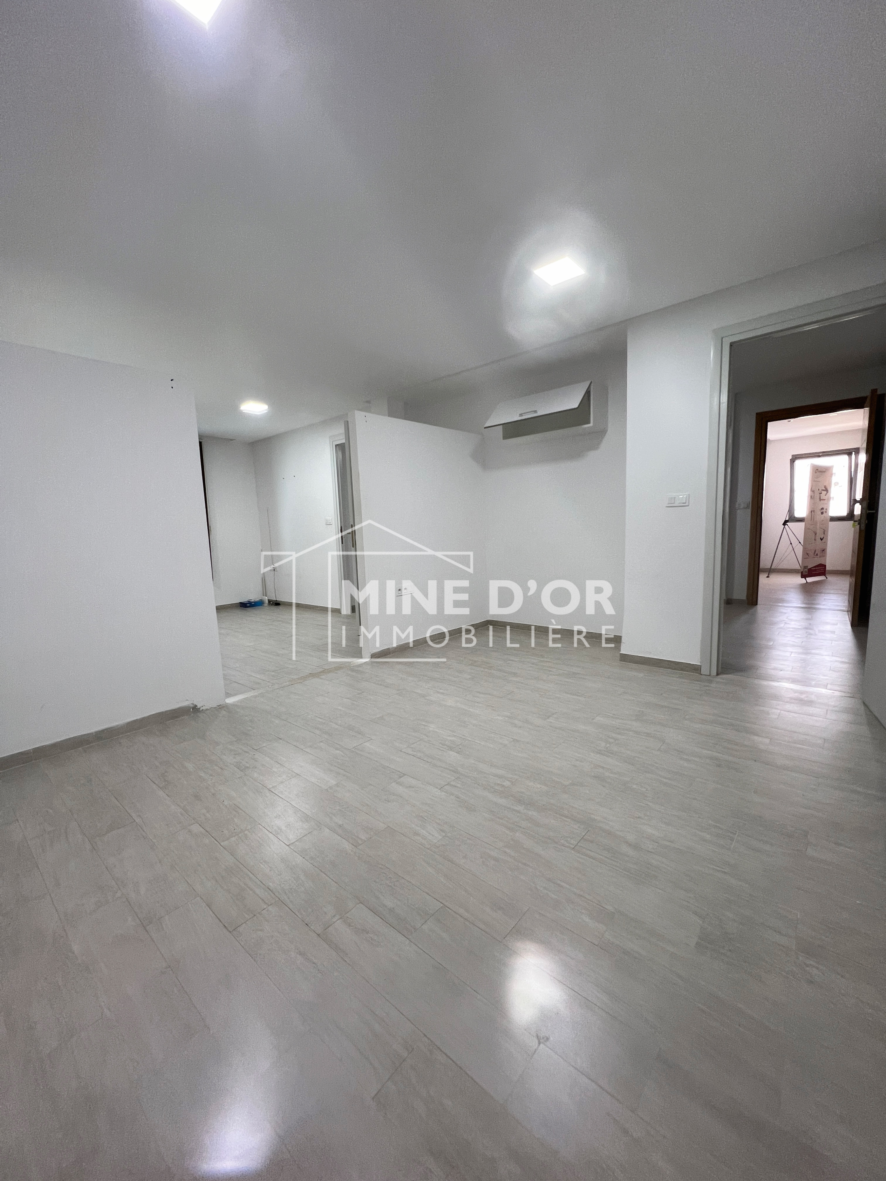    Bureau lumineux en h3 à à Tunis - Photo 2