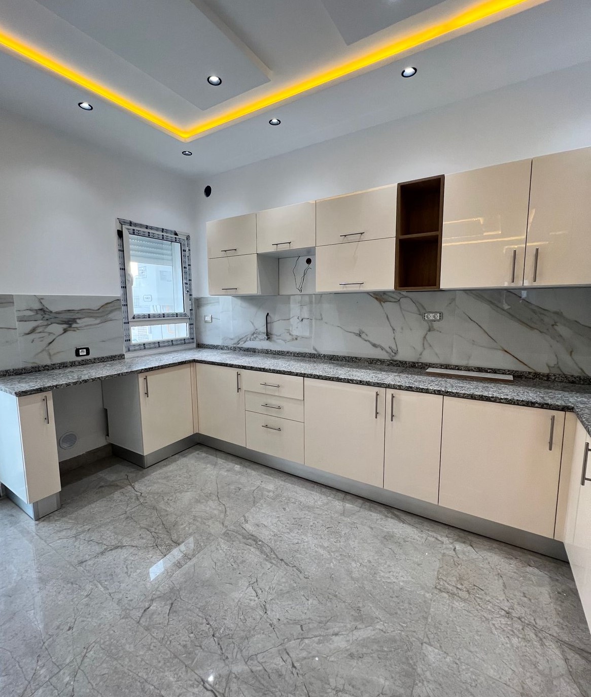  A vendre s1 4 eme etage sans ascenseur 