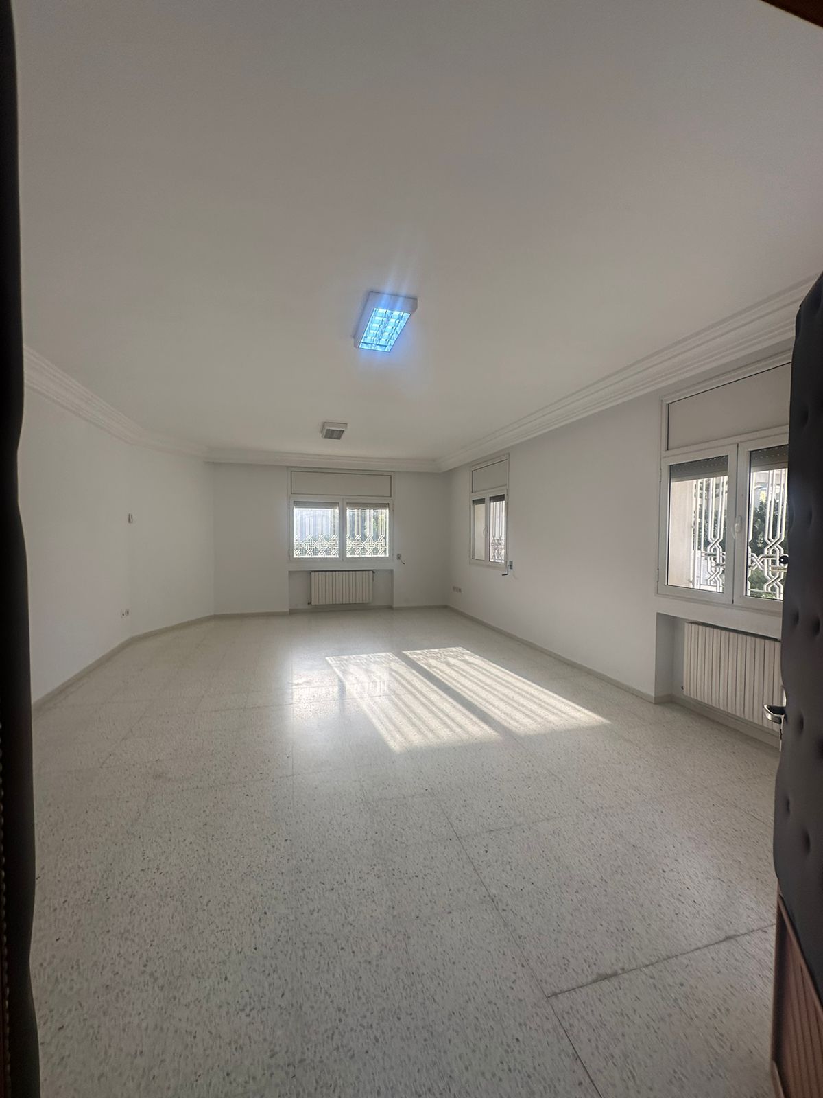    Un grand étage de villa à Tunis - Photo 2