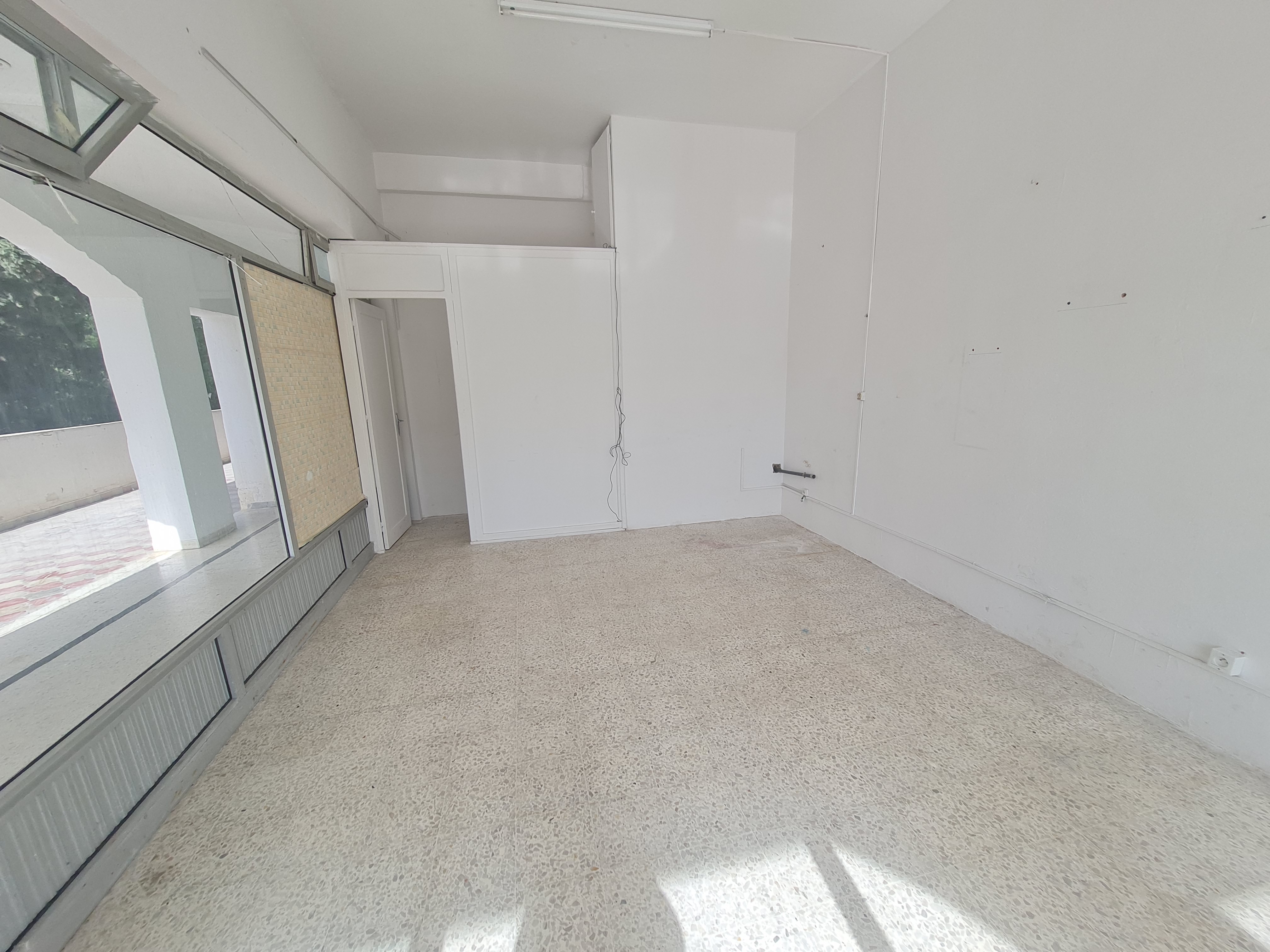  un spacieux appartement s+4 au 1er étage a louer situé a Manzah 8 