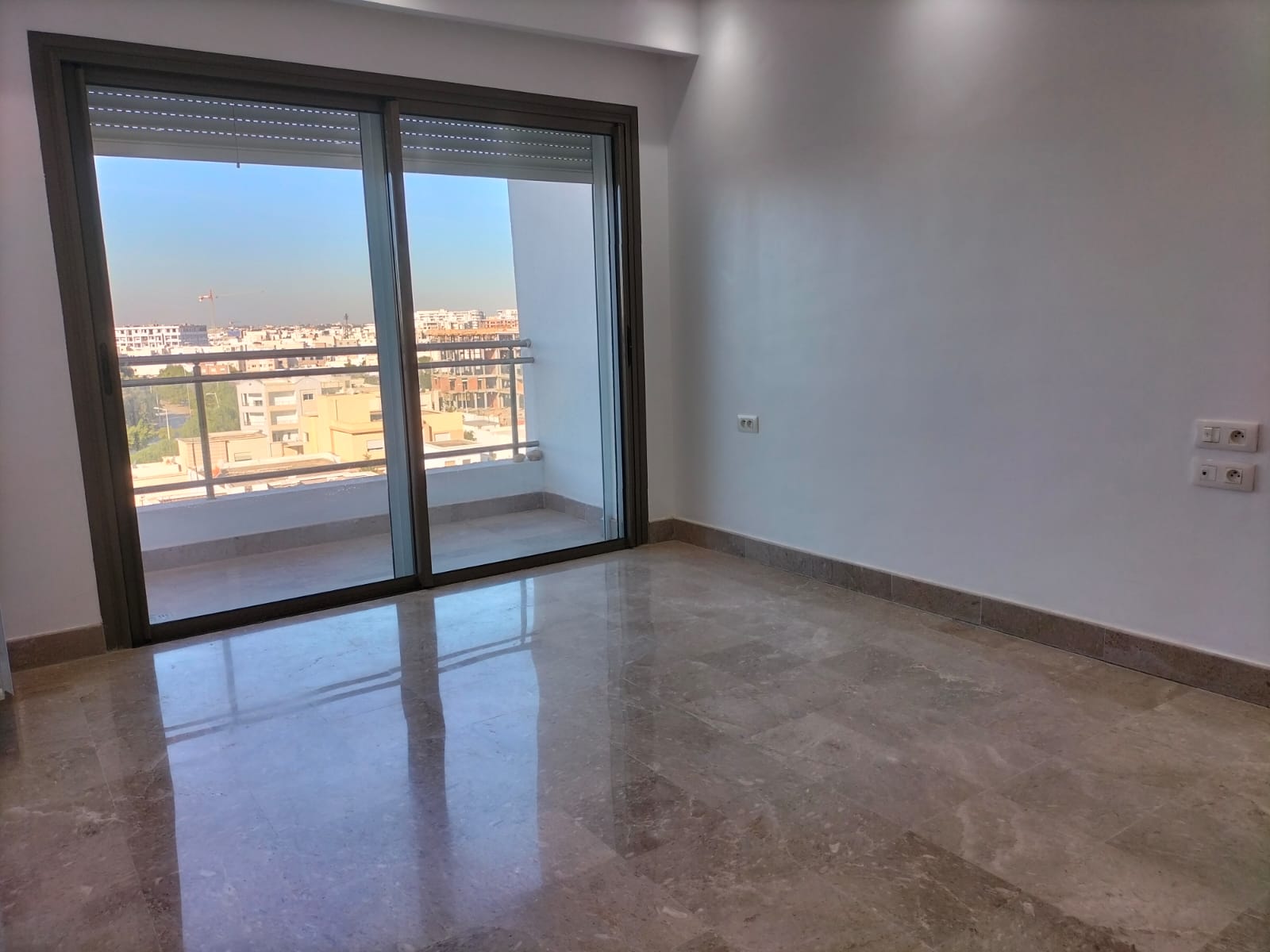  Super bureau 1700 m² en open space au lac 3kram 
