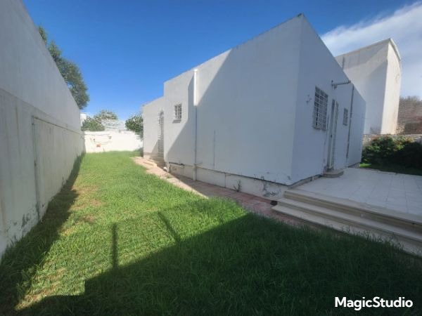    Villa avec jardin gazonn à Tunis - Photo 1
