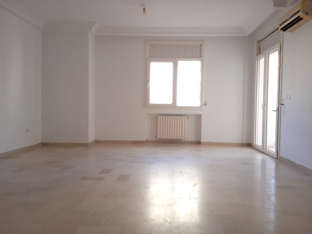  Duplex inachevé de 250 m² à vendre 