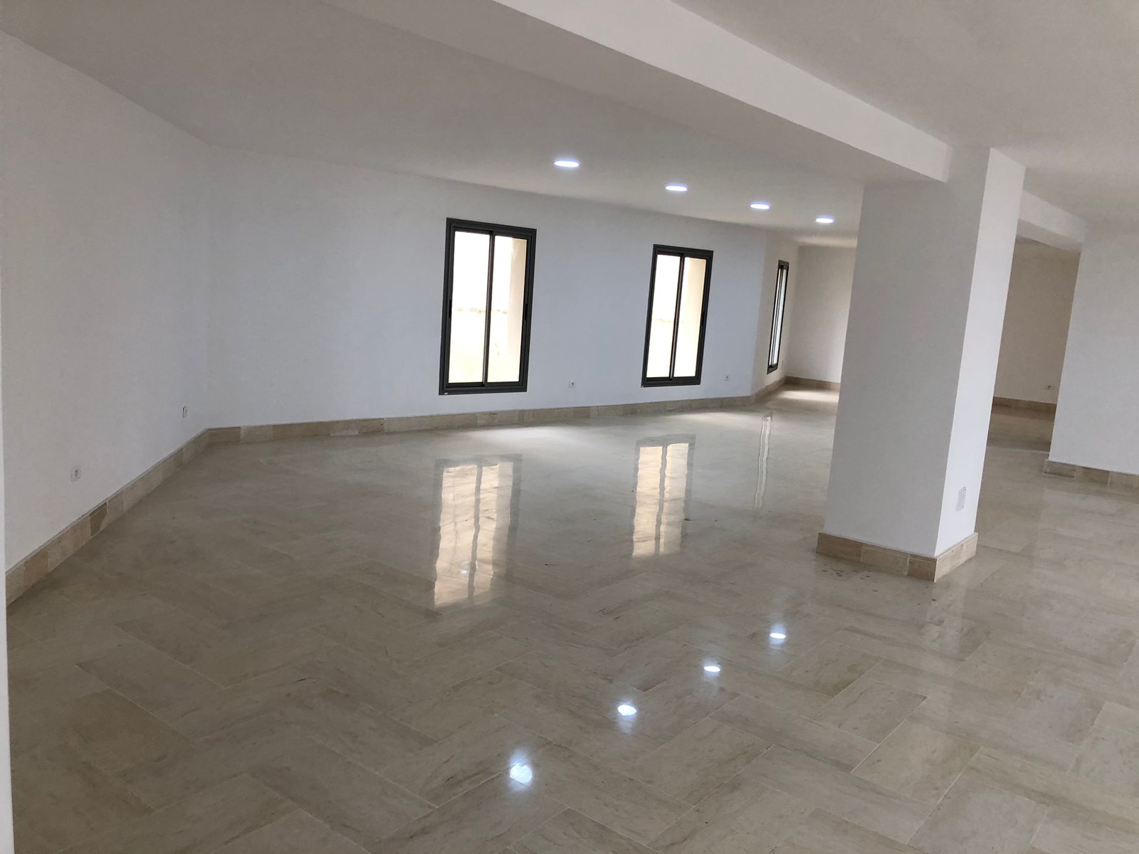  Borj cedria à louer un Appartement haut standing ; Salon + Salle de séjour +3 pièces + 1 salles de bains 