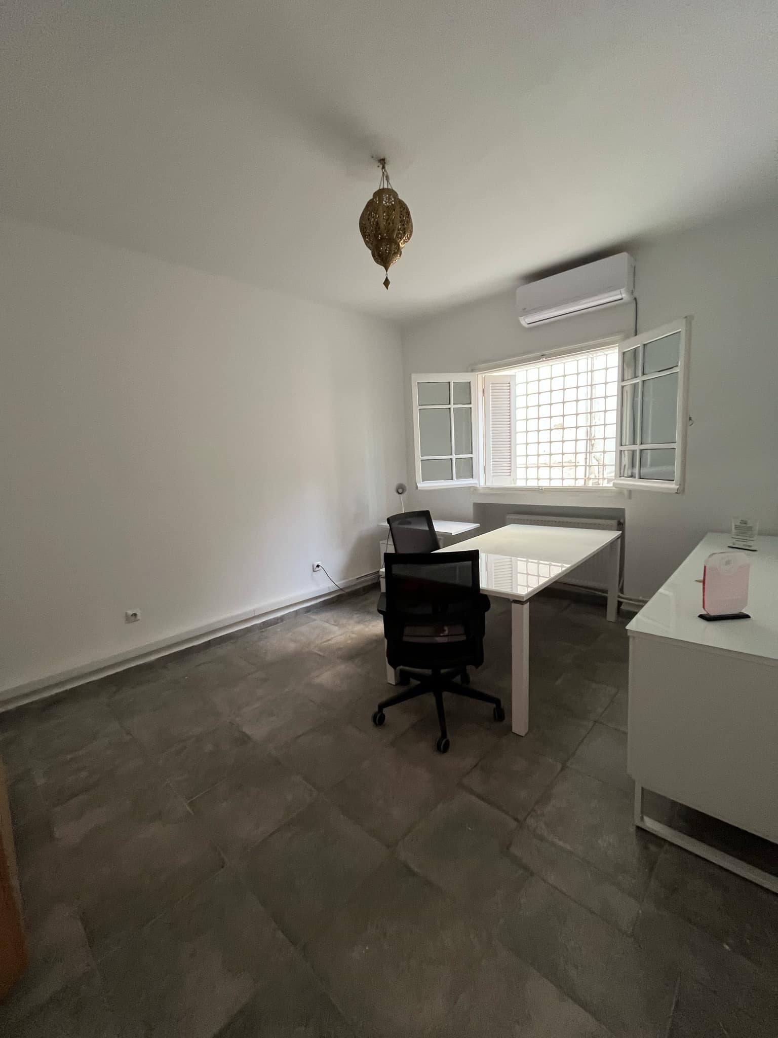    Bureau de trois pièces m à Tunis - Photo 2