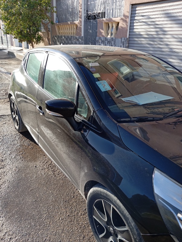 Renault Clio Essence 2012 à Nabeul - Photo 4