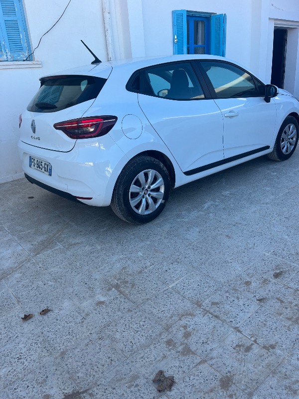 Renault Clio Essence 2020 à Medenine - Photo 3