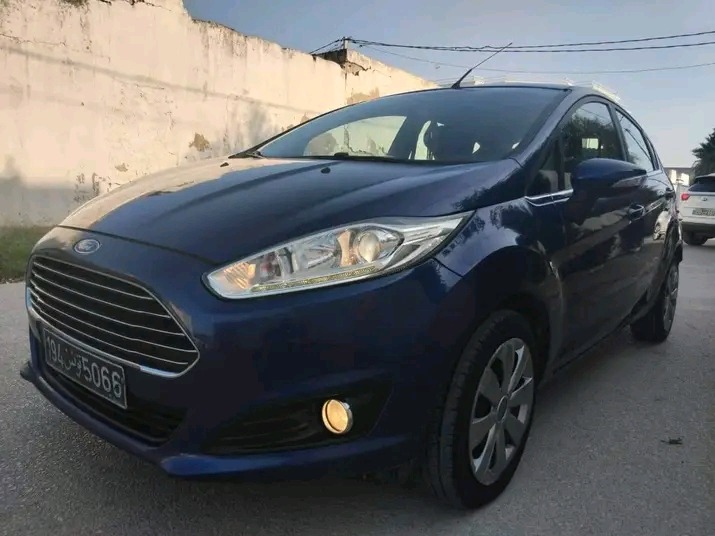 FORD FIESTA TITANIUM PREMIÈRE MAIN EN EXCELLENT ÉTAT à Bizerte - Photo 3