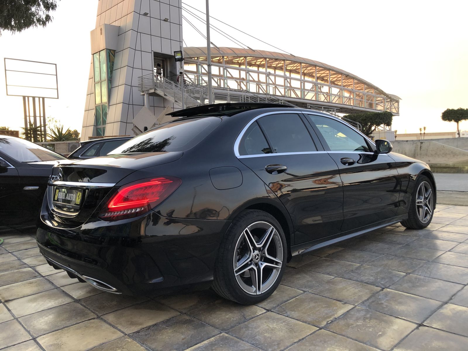 Mercedes-Benz Classe C Pack AMG Pack night à Tunis - Photo 8