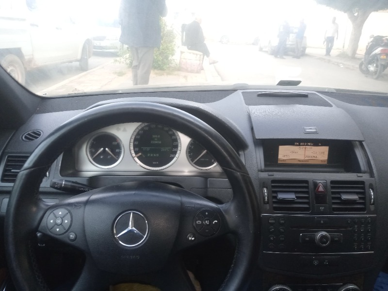 Mercedes Classe C180 Essence à Sfax - Photo 8