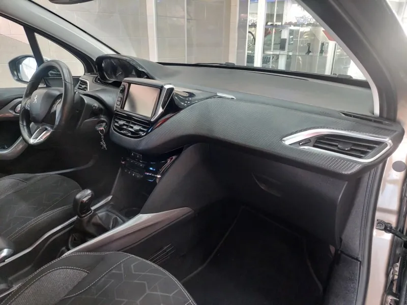 Peugeot 2008 Essence 2017 à Ariana - Photo 6
