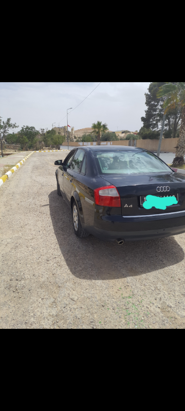 Audi A4 Essence 2003 à Kasserine - Photo 3
