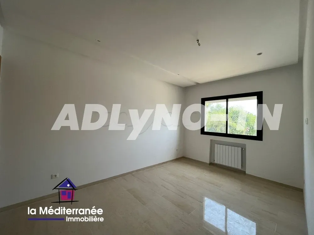 A Vendre Triplex jamais habité à Chotrana 3 à Ariana - Photo 1