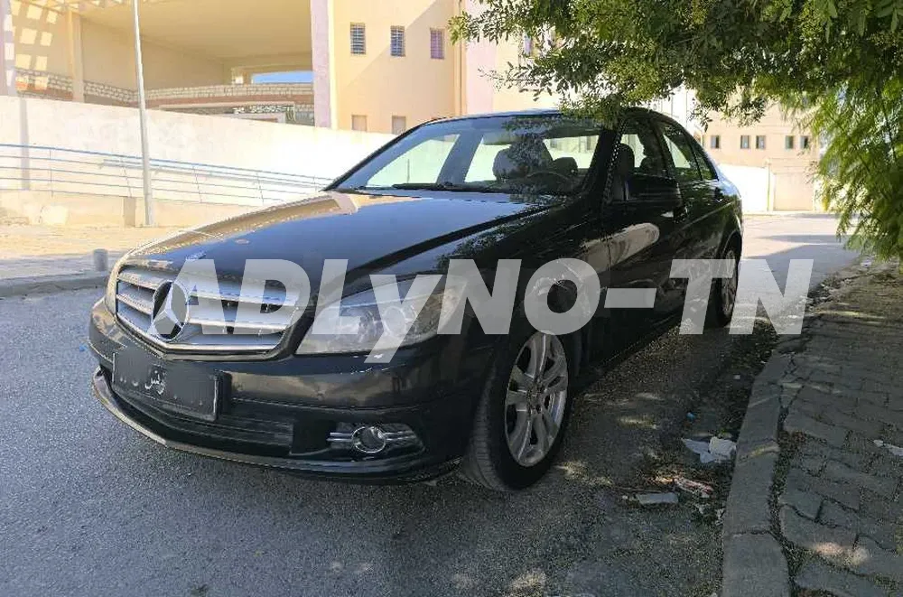 Mercedes c200 boite auto état propre à Ben Arous - Photo 9